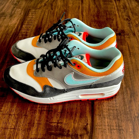 Nike | Shoes | Nike Air Max Graffiti Logo Size 9 Preowned | Poshmark